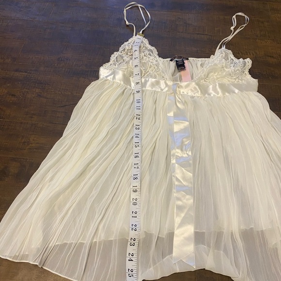 Victoria Secret pleated Lace Babydoll - Picture 10 of 13